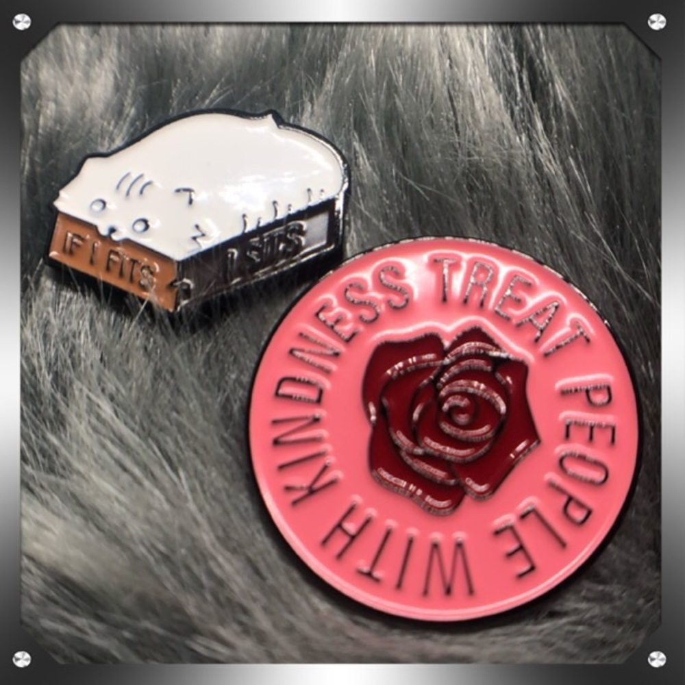 Lot of 2 Pins